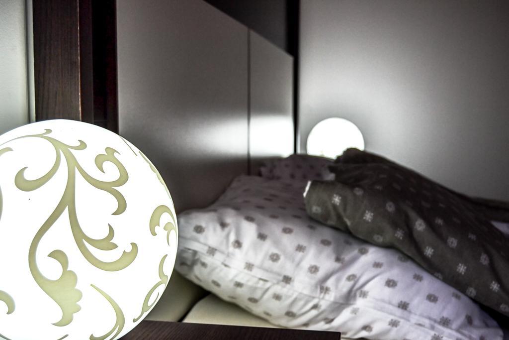 Modena Apartments Novi Sad Rum bild
