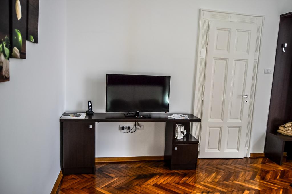Modena Apartments Novi Sad Rum bild