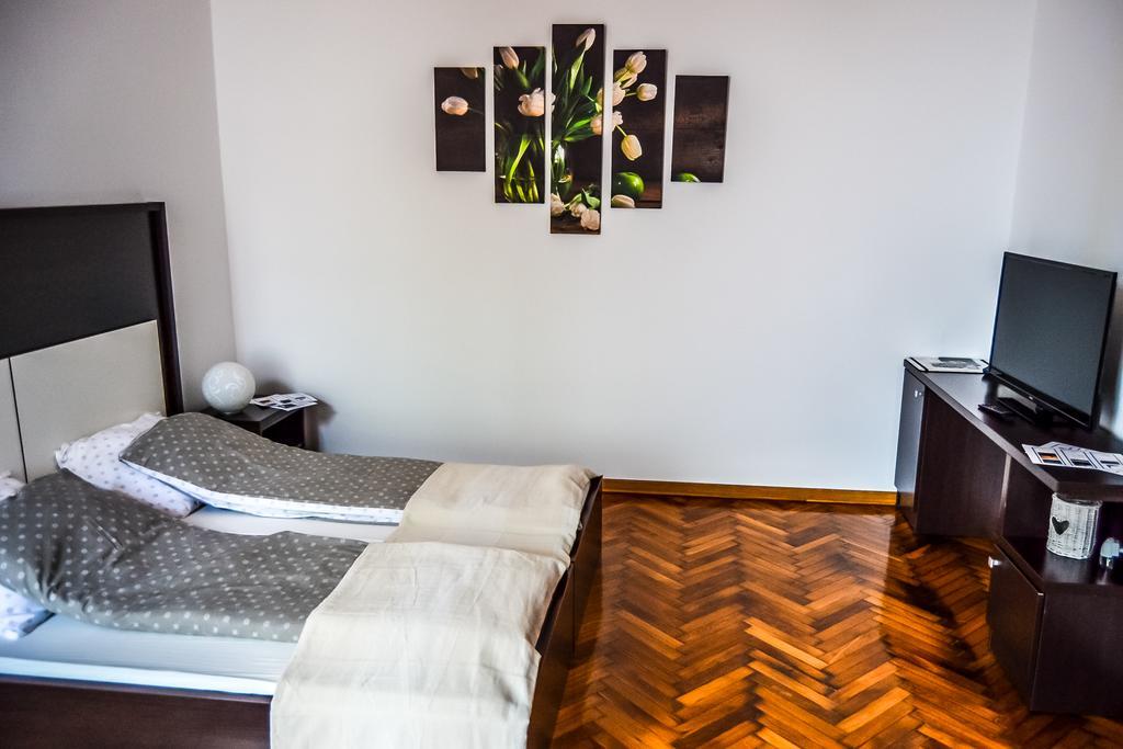 Modena Apartments Novi Sad Rum bild