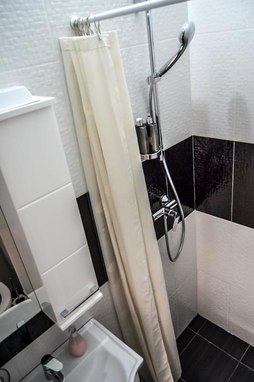 Modena Apartments Novi Sad Rum bild